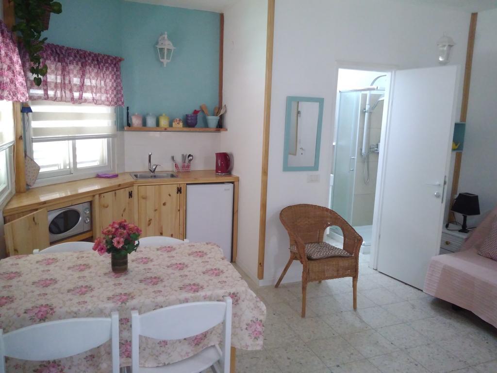 Jordan Valley One Room Apartment Menaẖemya Esterno foto