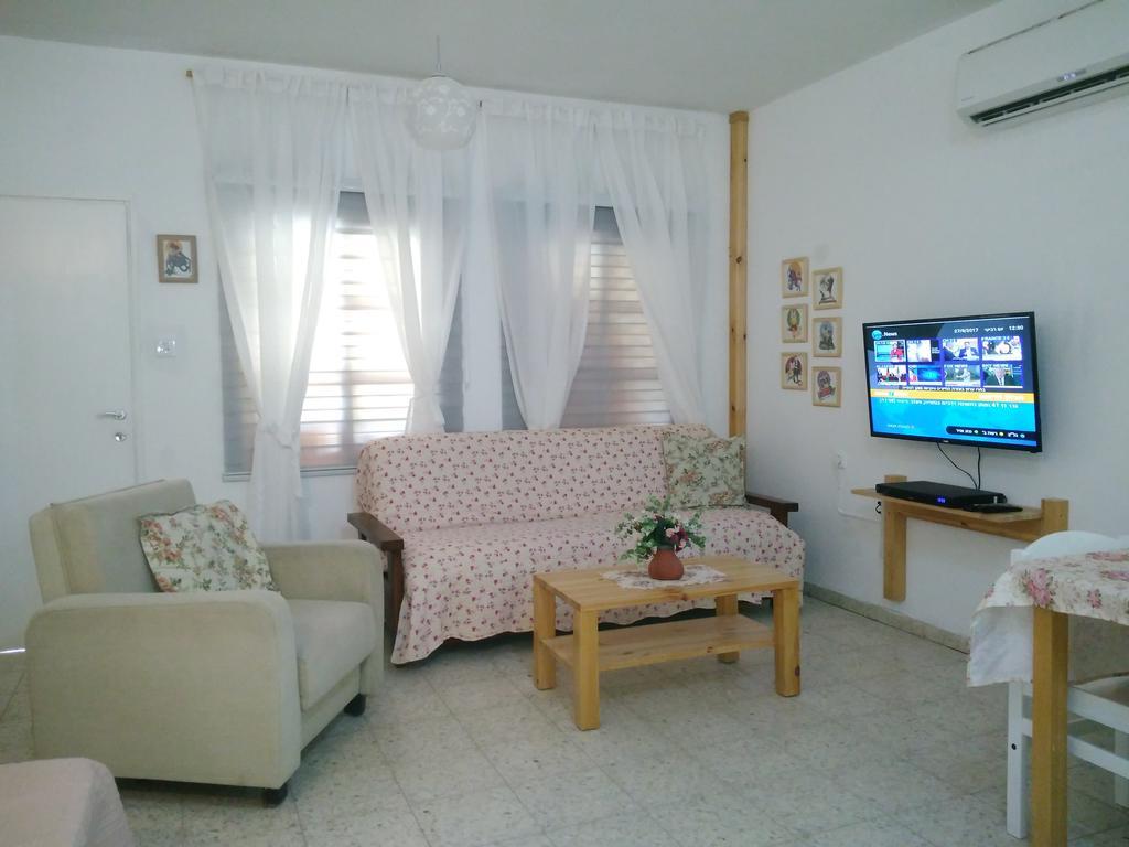 Jordan Valley One Room Apartment Menaẖemya Esterno foto