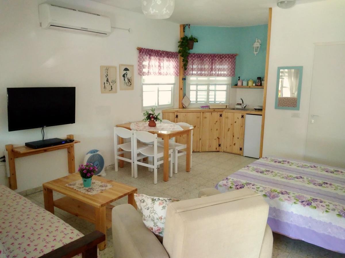 Jordan Valley One Room Apartment Menaẖemya Esterno foto